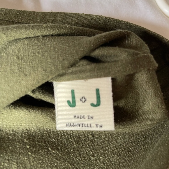 Jamie and the Jones T Top, Olive, size small - Picture 4 of 4